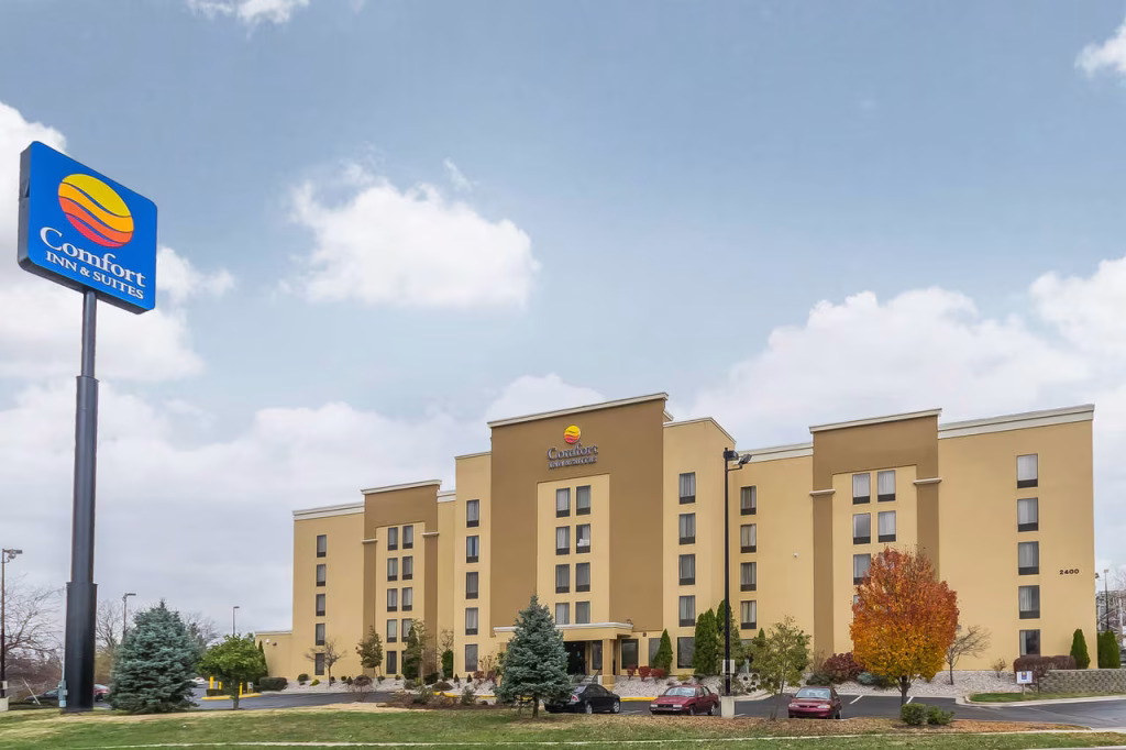 exterior image of Comfort Inn & Suites - 2400 Buena Vista Road, Lexington KY 40505